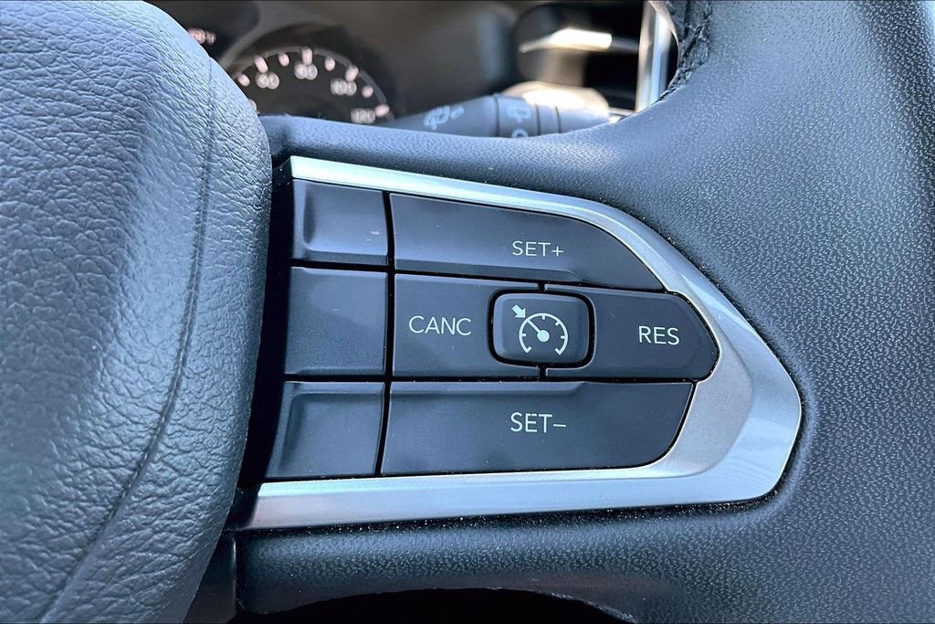 Used 2024 Jeep Compass Latitude w/ Altitude Special Edition AWD/4WD image 17