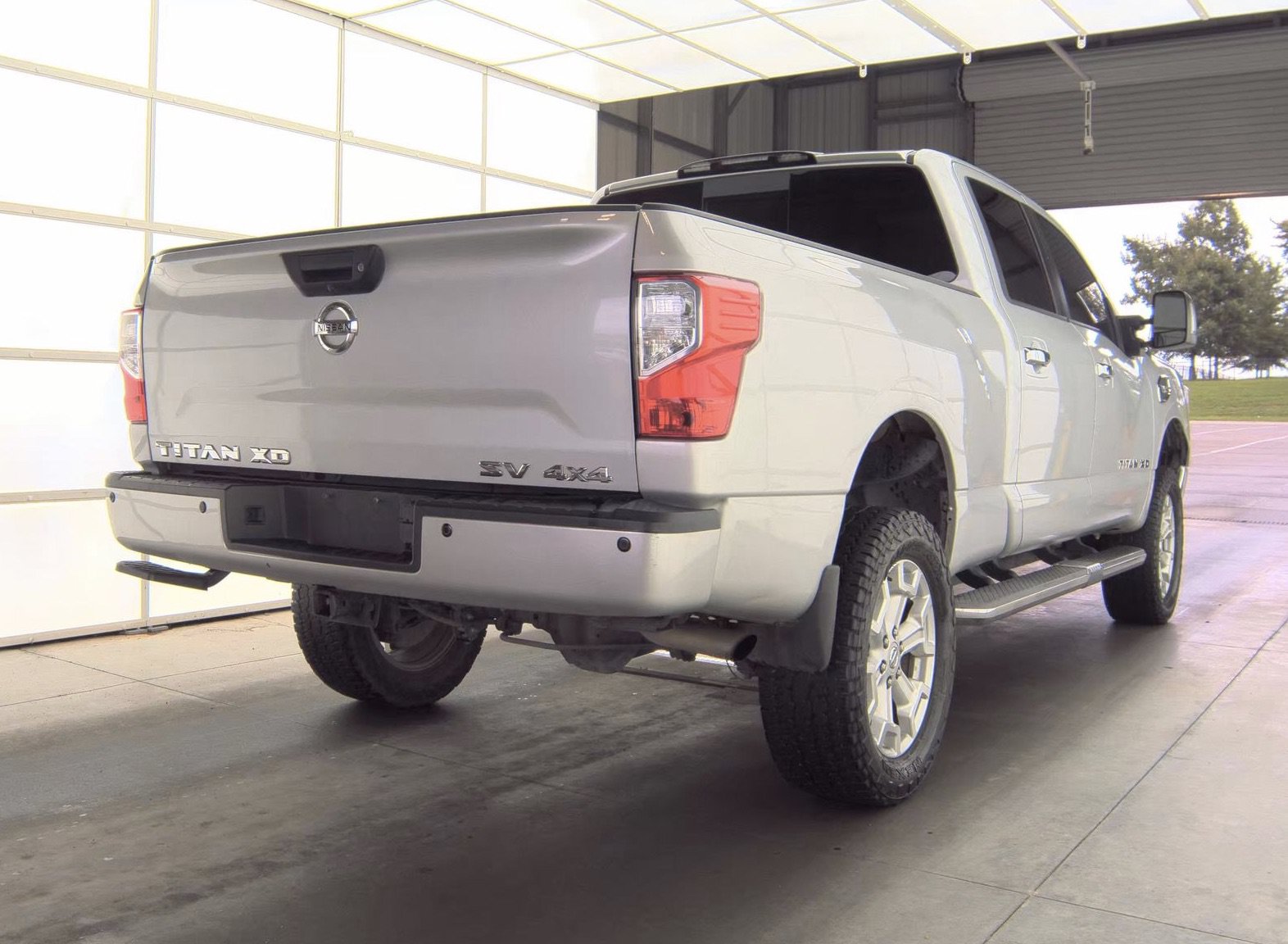Used 2018 Nissan Titan SV w/ SV Convenience Package AWD/4WD image 3