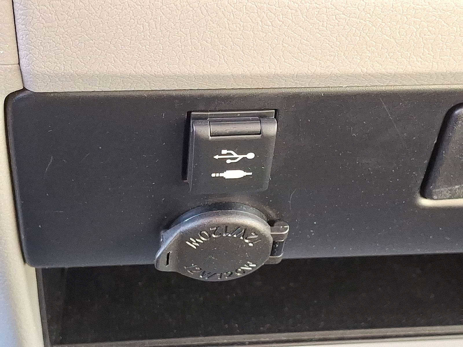 Used 2020 Toyota Sienna L image 19