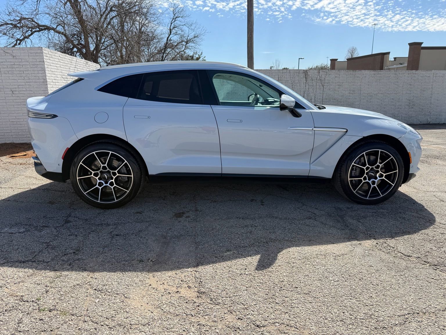 Used 2021 Aston Martin DBX image 8