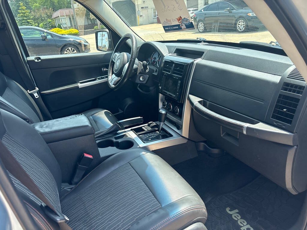 Used 2012 Jeep Liberty Arctic AWD/4WD image 10