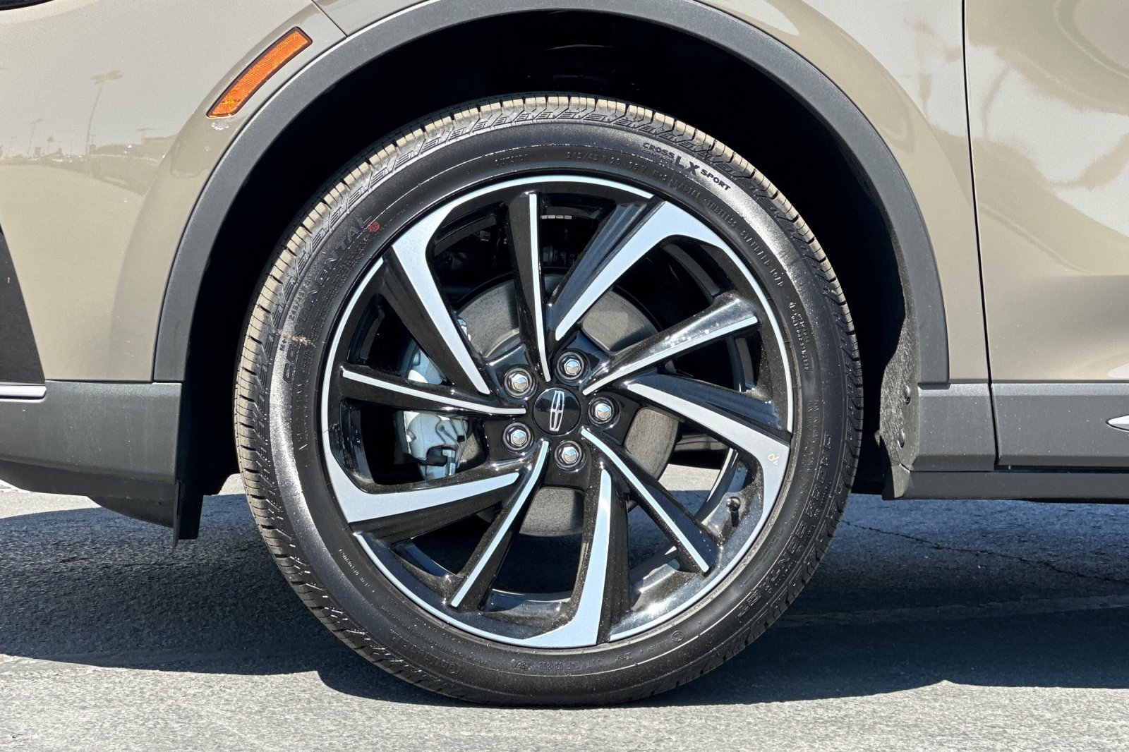 New 2025 Lincoln Corsair Reserve w/ Equipment Group 202A image 25