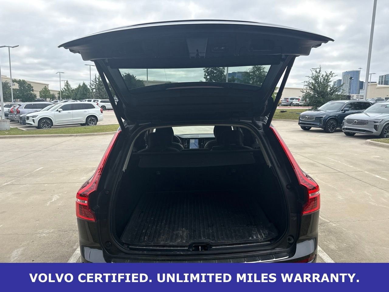 Certified 2023 Volvo XC60 B5 Plus AWD/4WD image 7