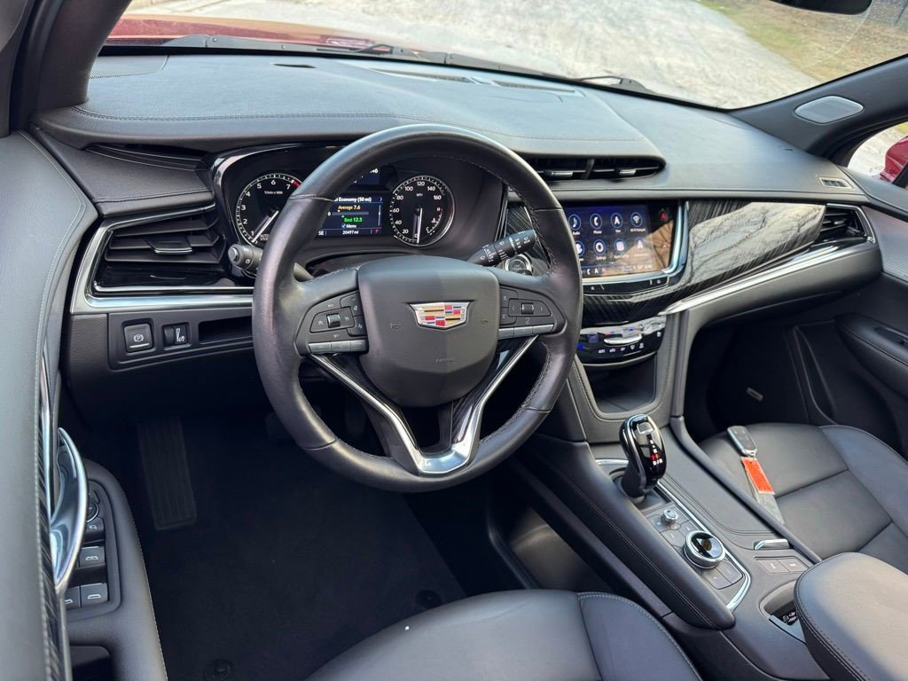 Certified 2025 Cadillac XT6 Premium Luxury image 4