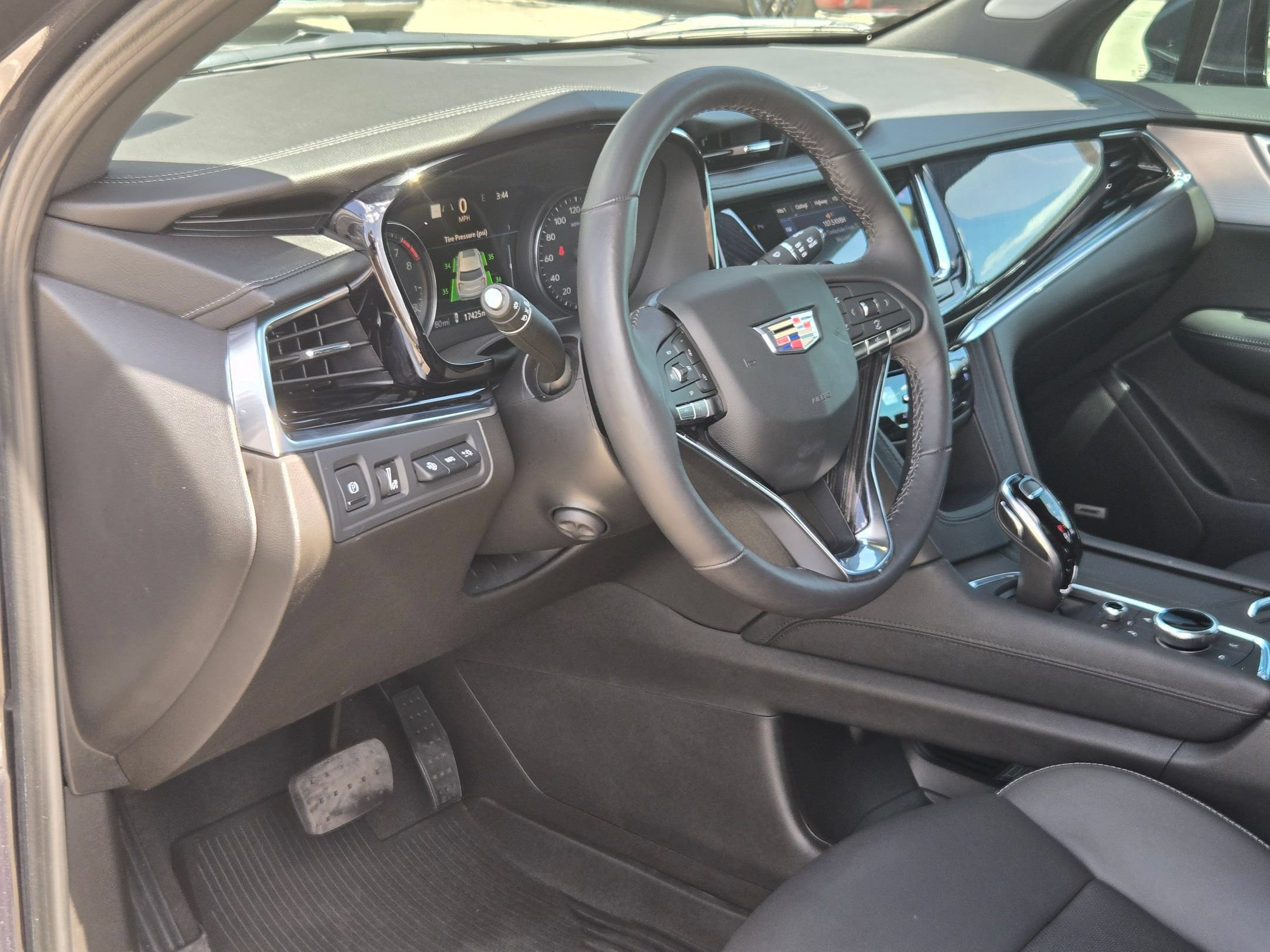 Used 2022 Cadillac XT6 Premium Luxury w/ Technology Package FWD image 13