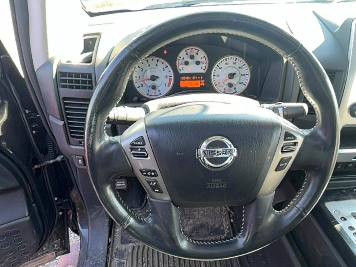 Used 2014 Nissan Titan PRO-4X w/ Pro-4x Luxury Package AWD/4WD image 12