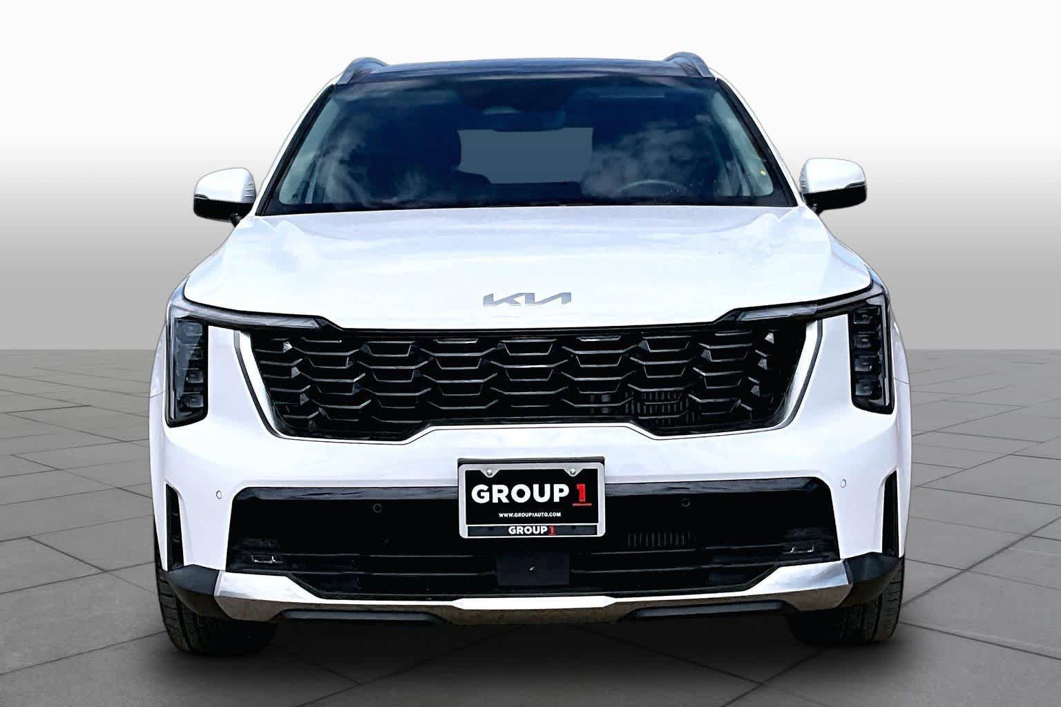 Certified 2025 Kia Sorento EX w/ Panoramic Sunroof Package FWD image 4