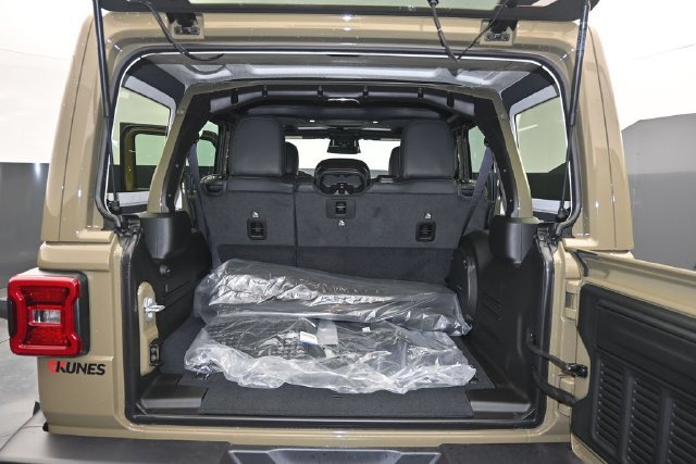 New 2026 Jeep Wrangler Unlimited Sahara AWD/4WD image 33