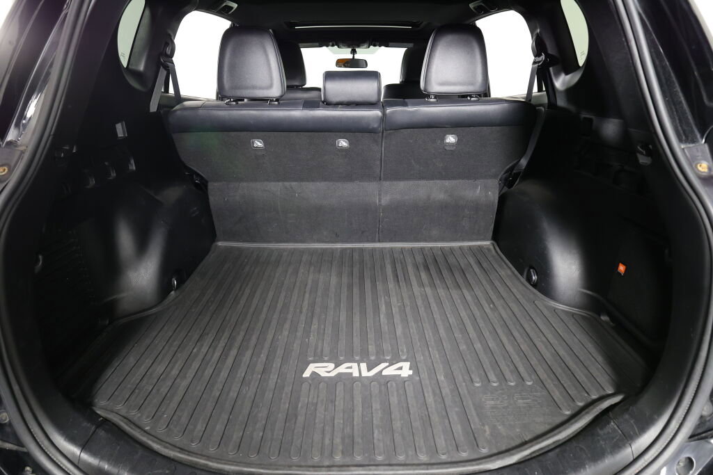 Used 2016 Toyota RAV4 SE image 18