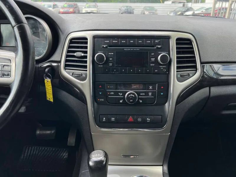 Used 2012 Jeep Grand Cherokee Laredo AWD/4WD image 19