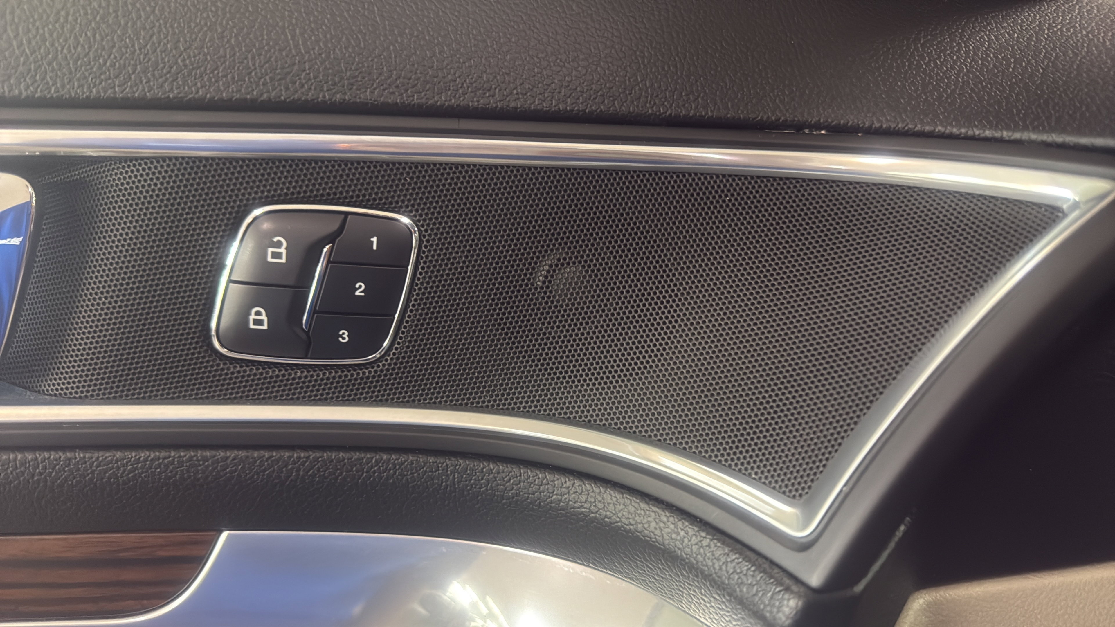Used 2018 Ford Explorer Limited FWD image 14