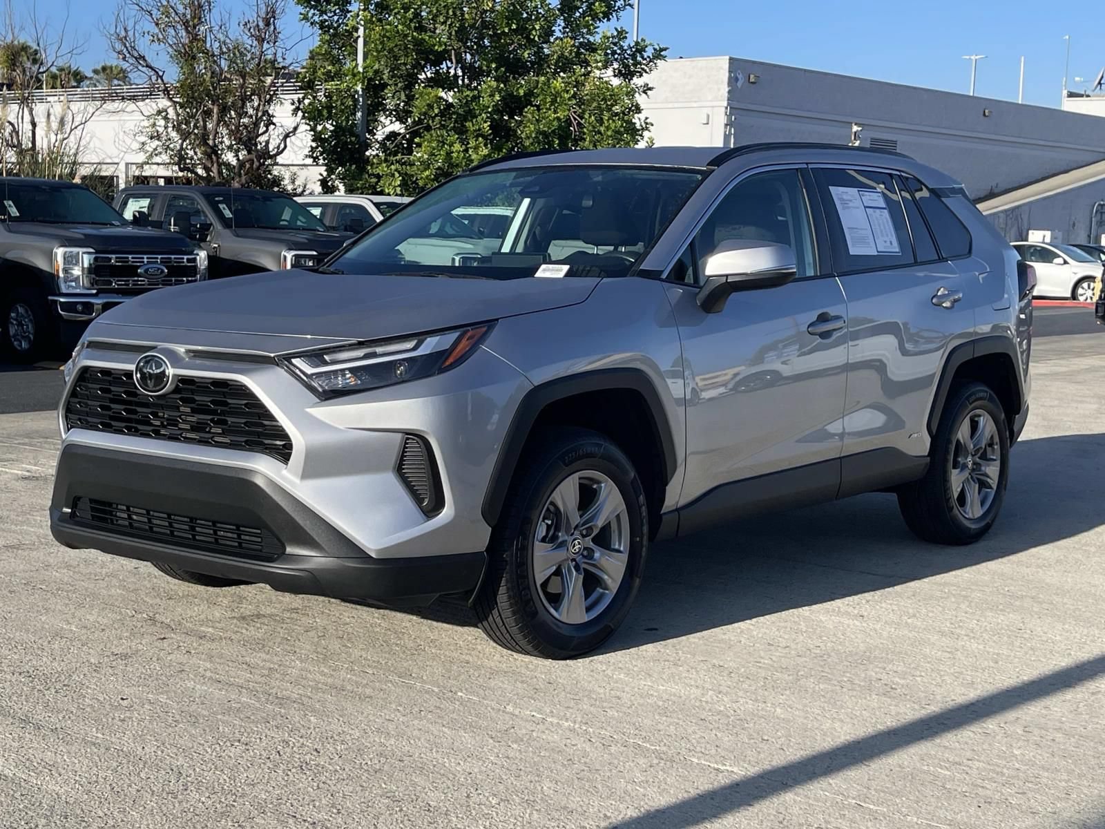 Used 2025 Toyota RAV4 XLE AWD/4WD image 5
