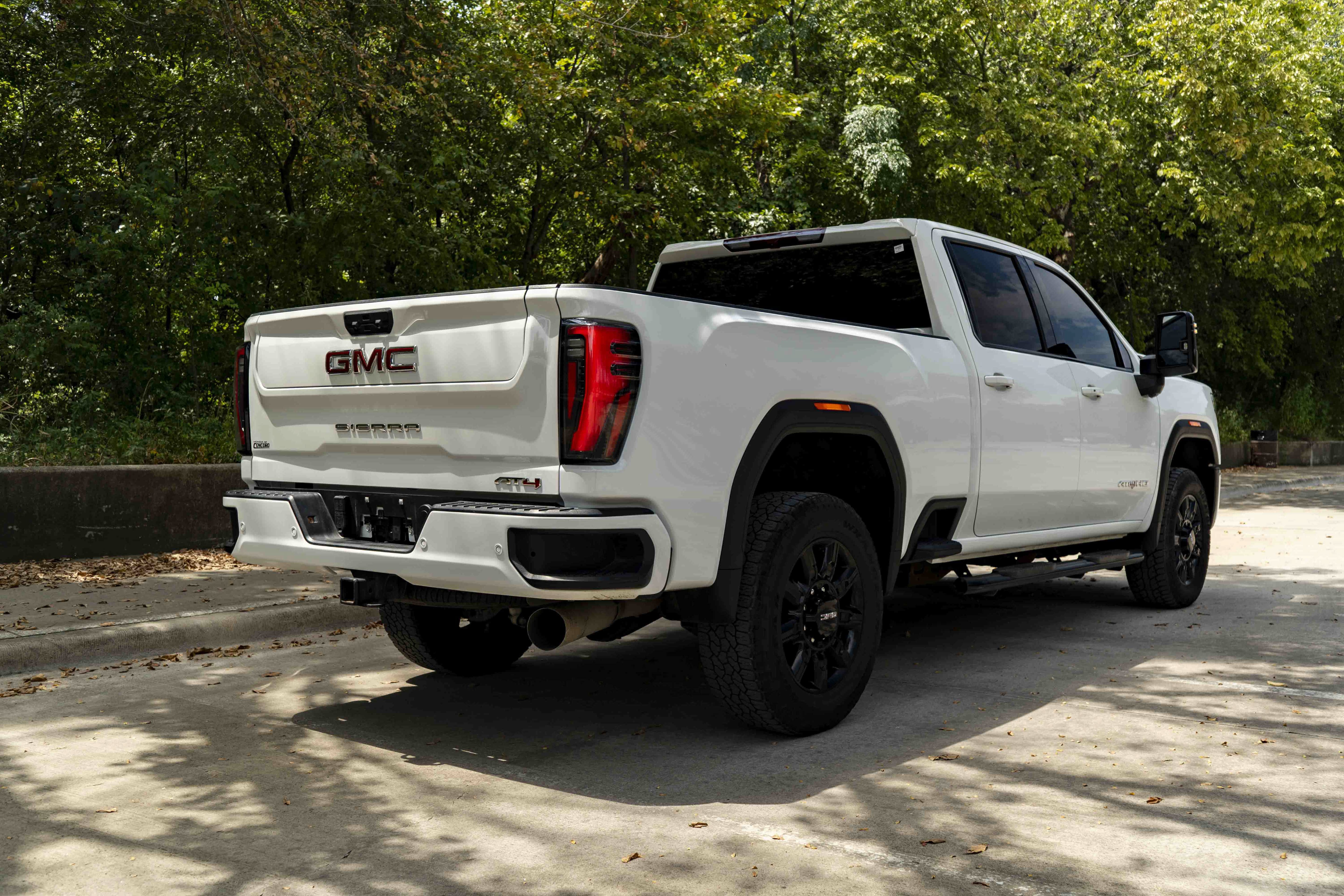 Used 2025 GMC Sierra 2500 AT4 AWD/4WD image 9