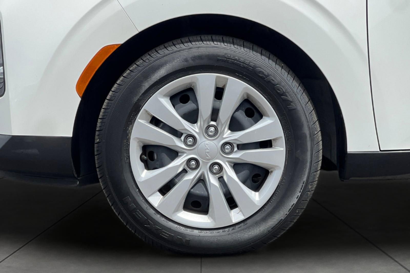 Certified 2022 Kia Soul LX FWD image 29