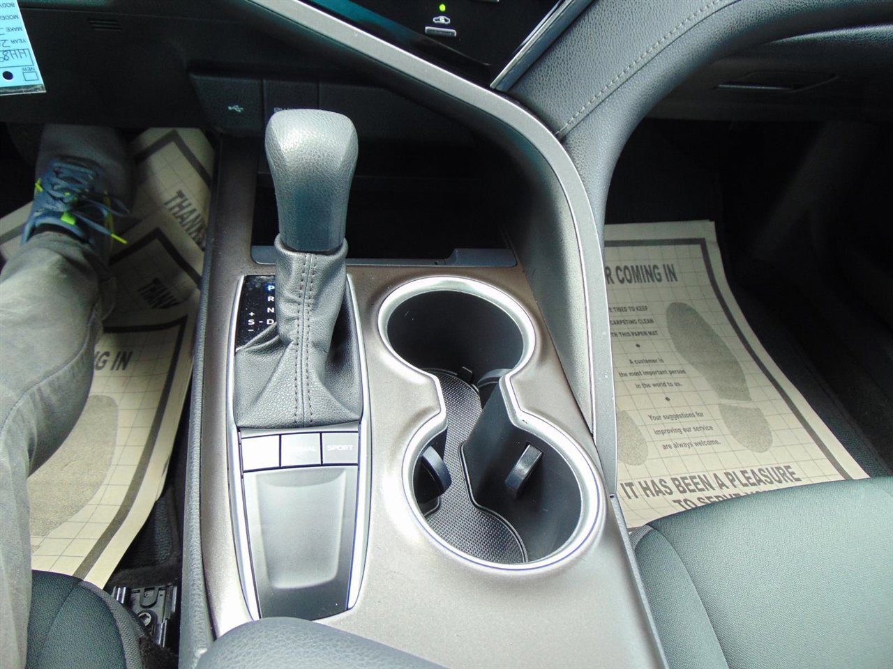 Used 2023 Toyota Camry LE image 27