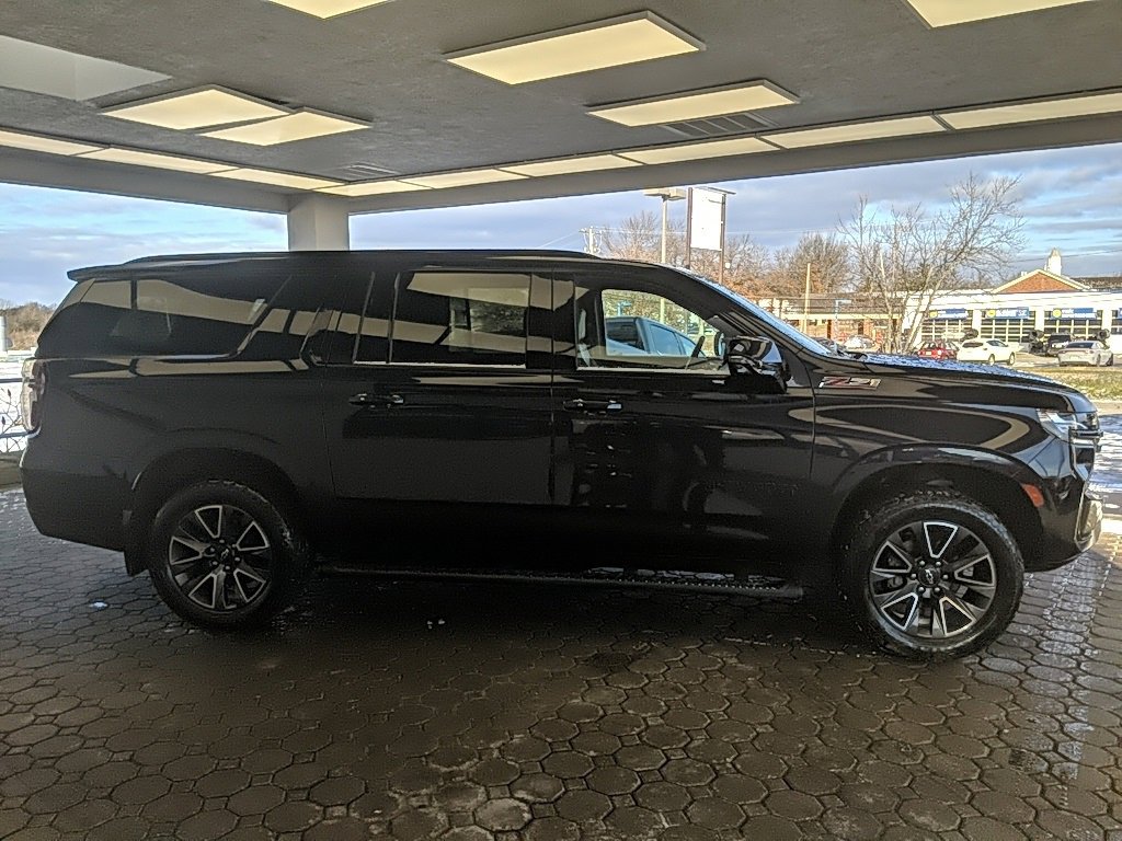 Used 2022 Chevrolet Suburban Z71 w/ Luxury Package image 4