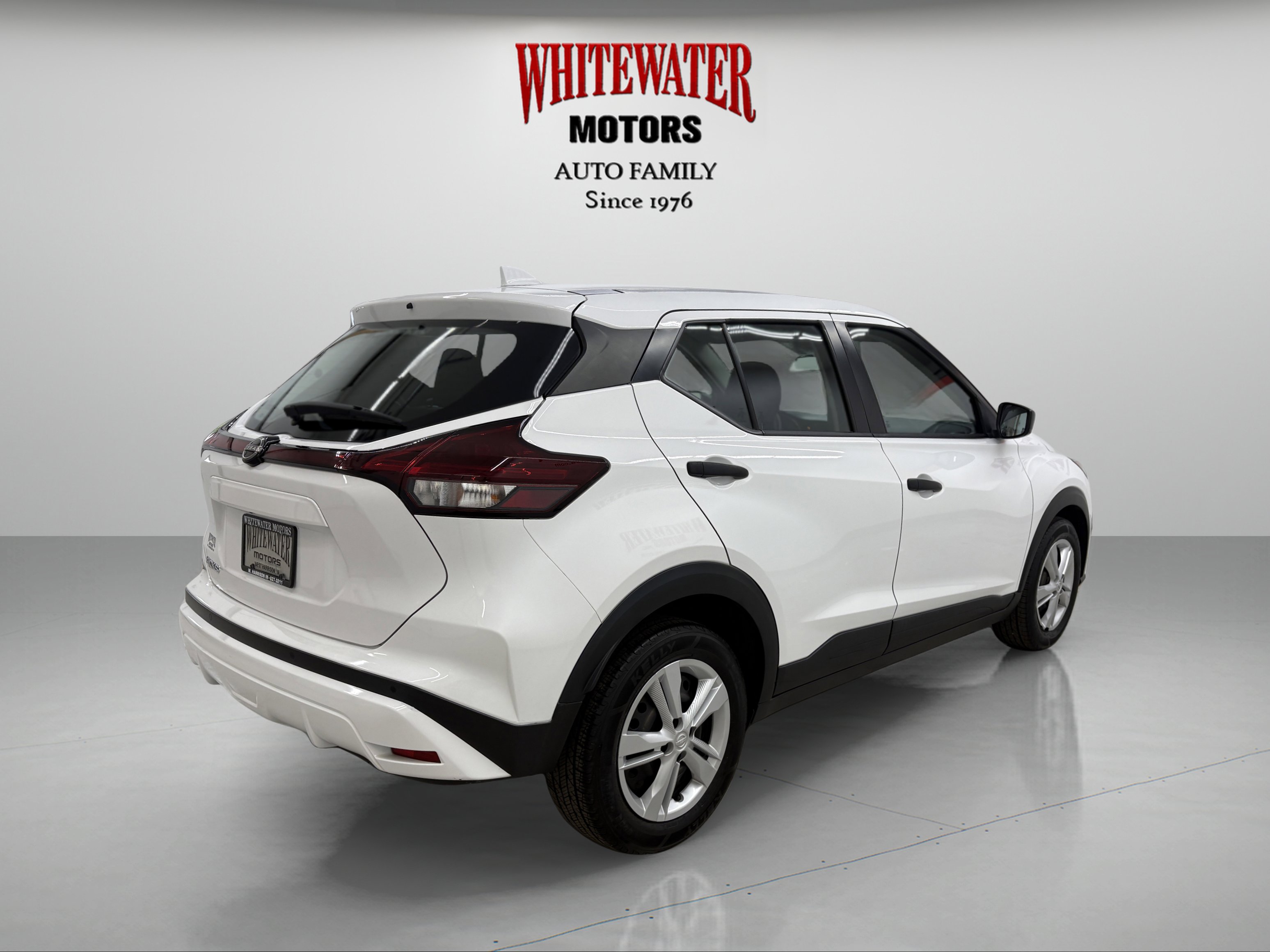 Used 2023 Nissan Kicks S FWD image 4