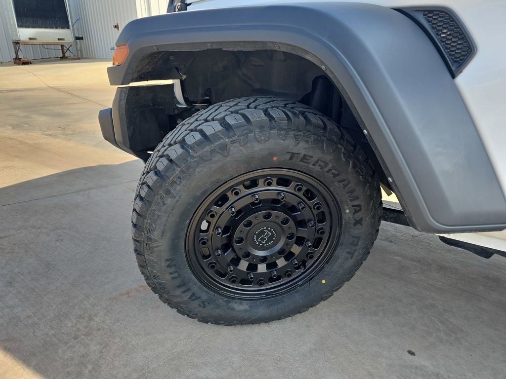 Used 2023 Jeep Wrangler Sport S image 32