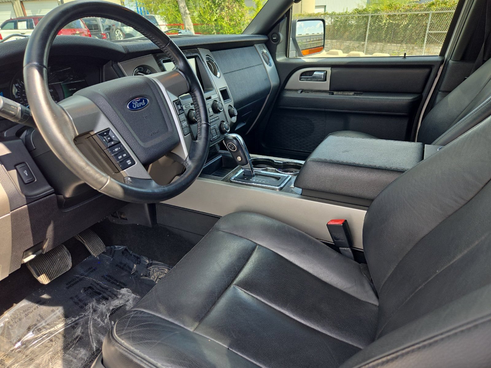 Used 2015 Ford Expedition Limited w/ Equipment Group 301A AWD/4WD image 9