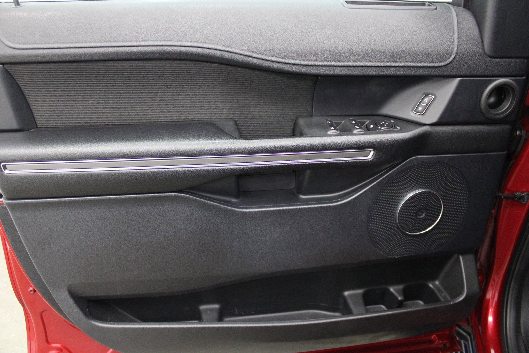 Used 2020 Ford Expedition XLT image 12