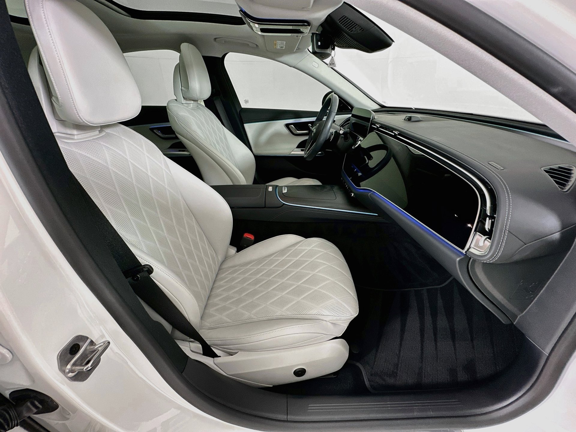 Certified 2025 Mercedes-Benz E 450 4MATIC Sedan image 31