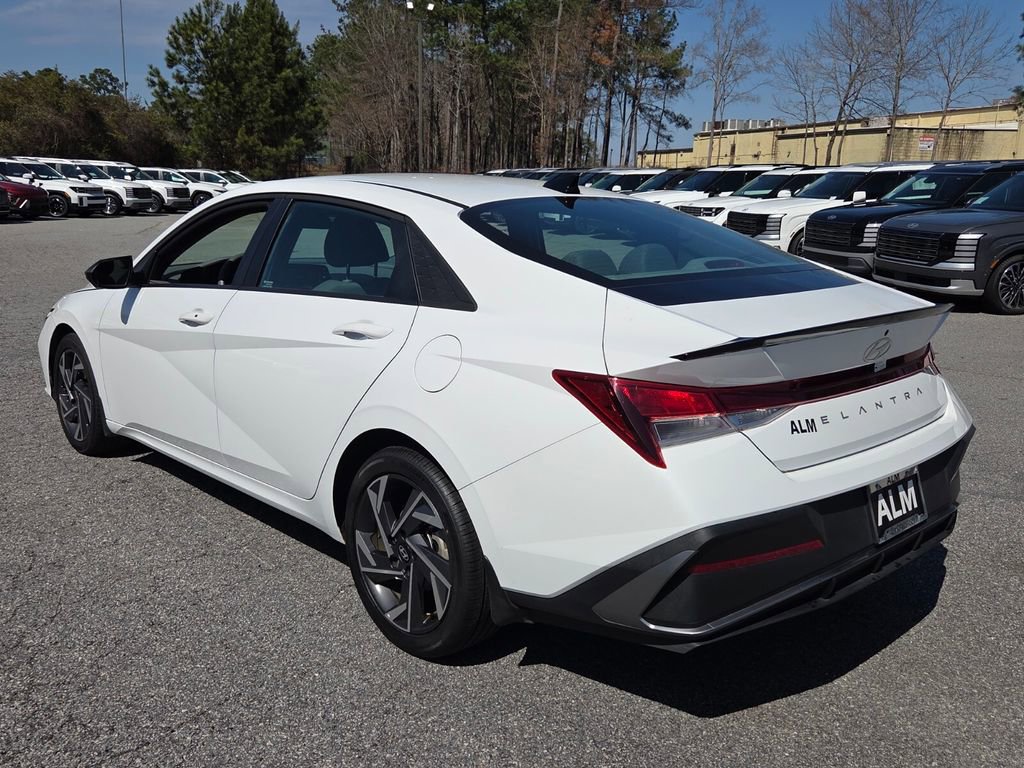 Used 2025 Hyundai Elantra Sport image 10
