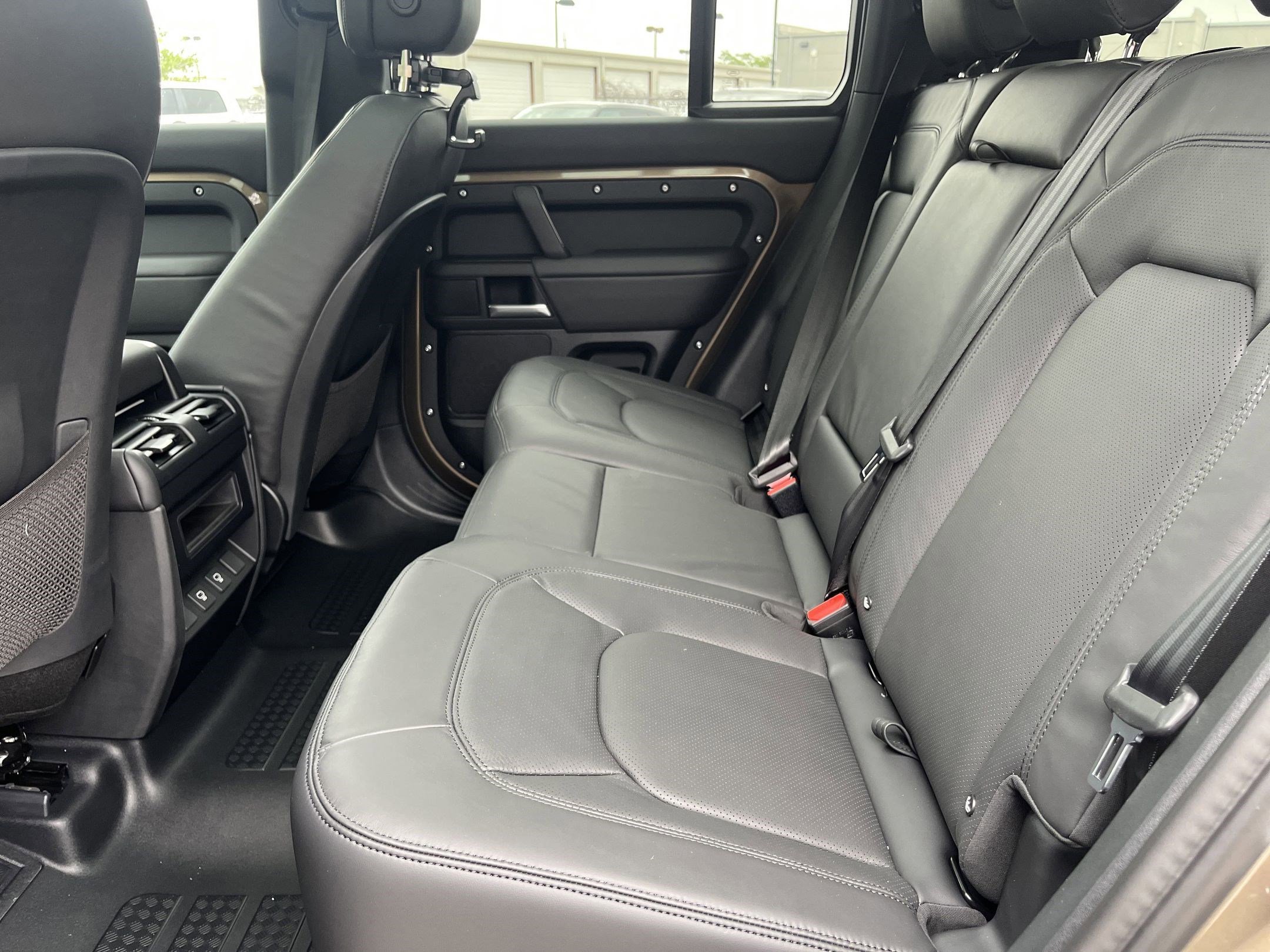 Used 2025 Land Rover Defender 110 S image 12