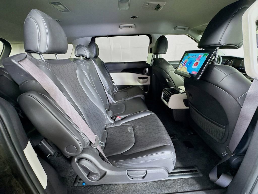 Used 2023 Kia Carnival SX image 36