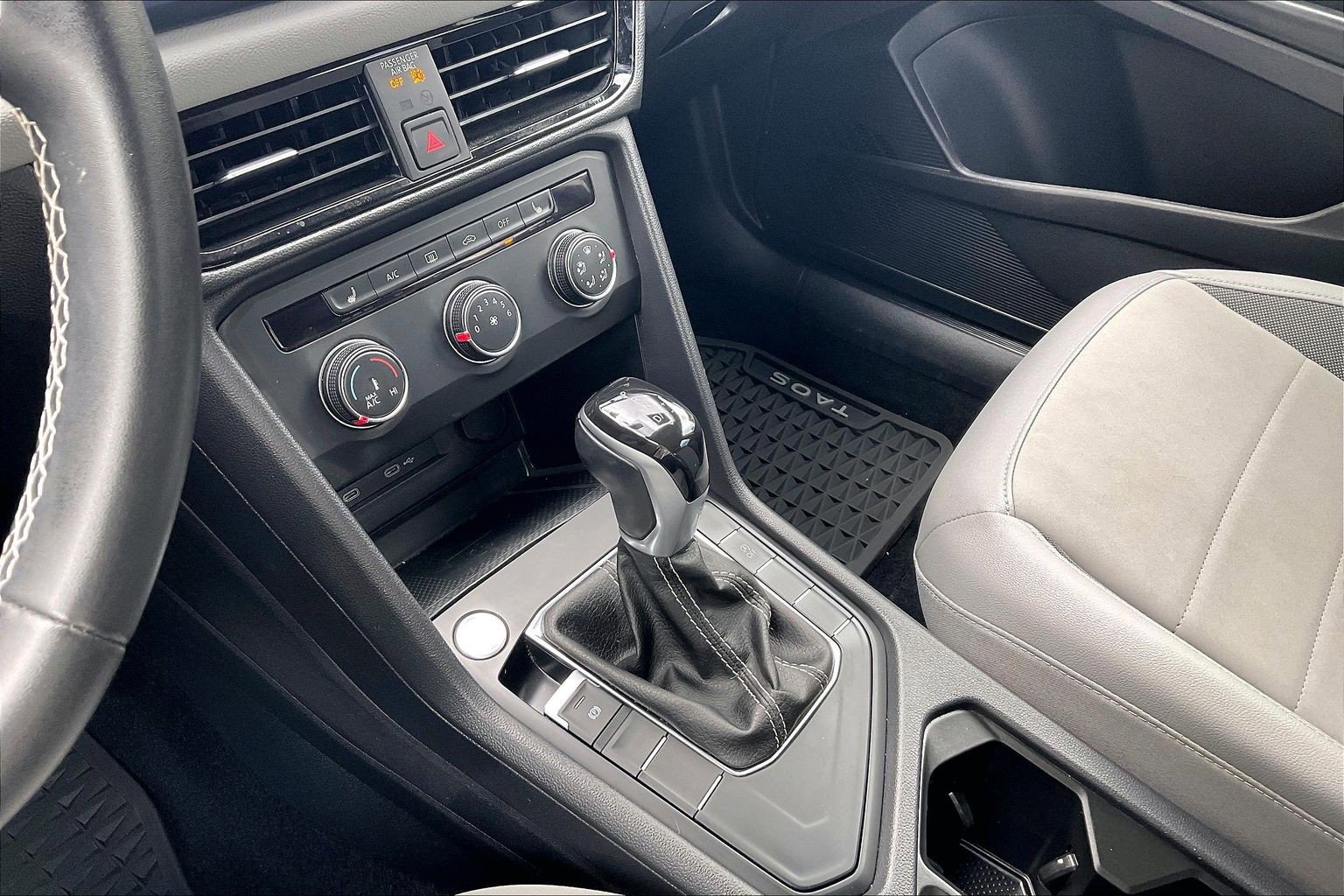 Certified 2022 Volkswagen Taos SE FWD image 17