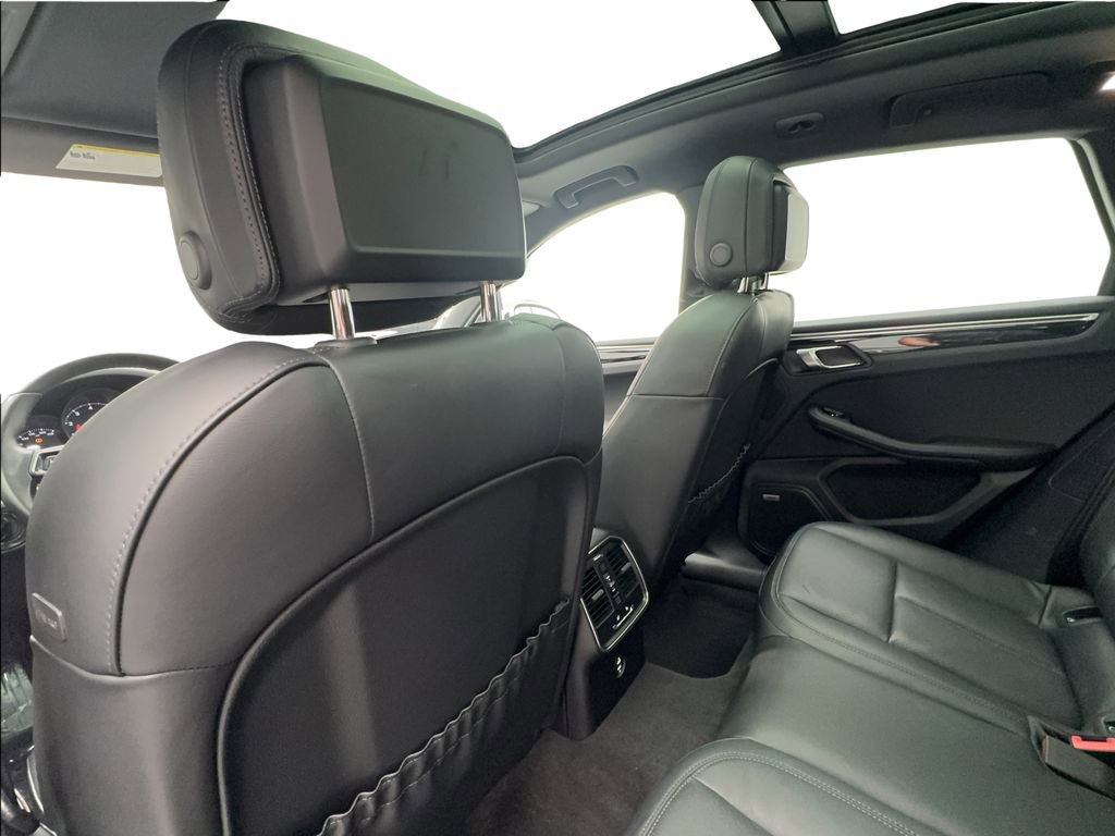 Used 2024 Porsche Macan AWD/4WD image 24