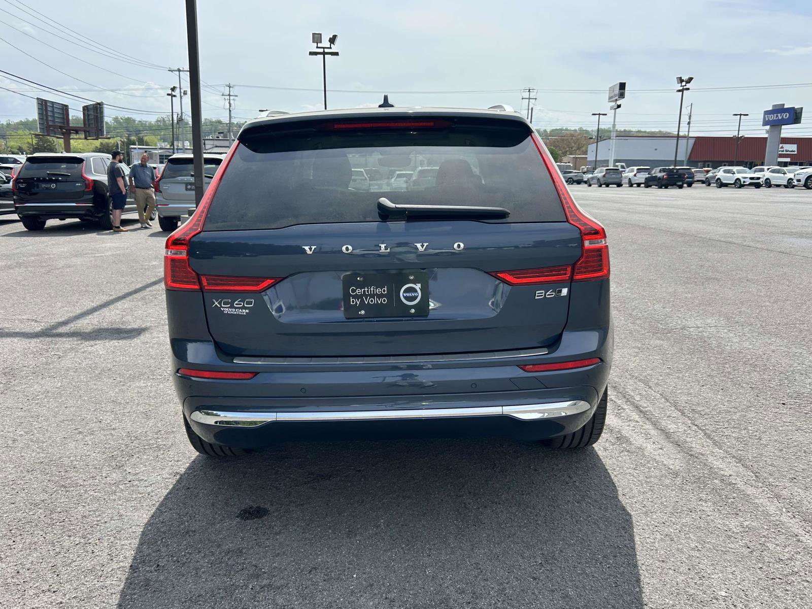 Certified 2023 Volvo XC60 B6 Ultimate w/ Protection Package Premier image 4