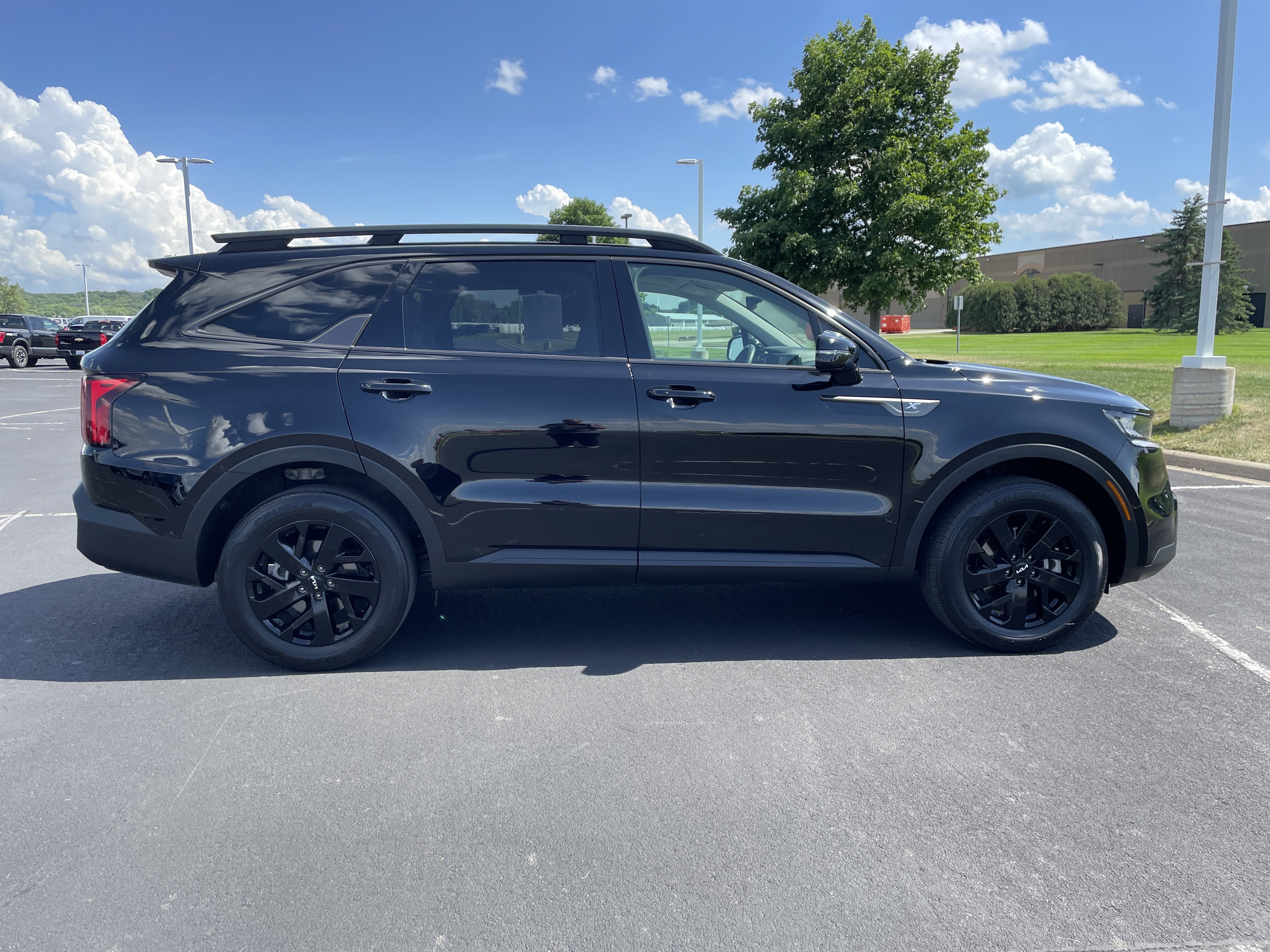 Used 2023 Kia Sorento S w/ Panoramic Sunroof Package AWD/4WD image 5