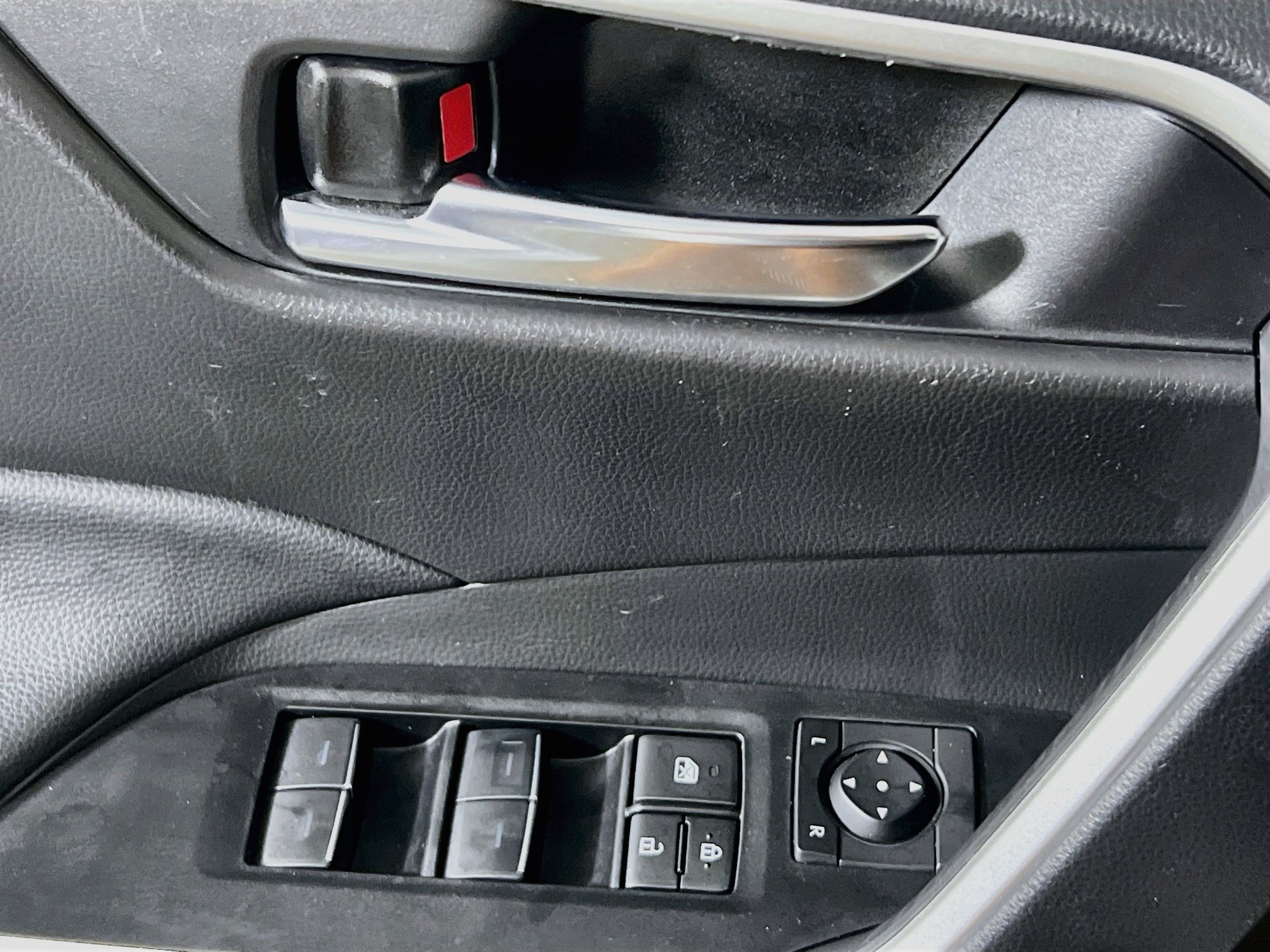 Used 2024 Toyota RAV4 XLE FWD image 16