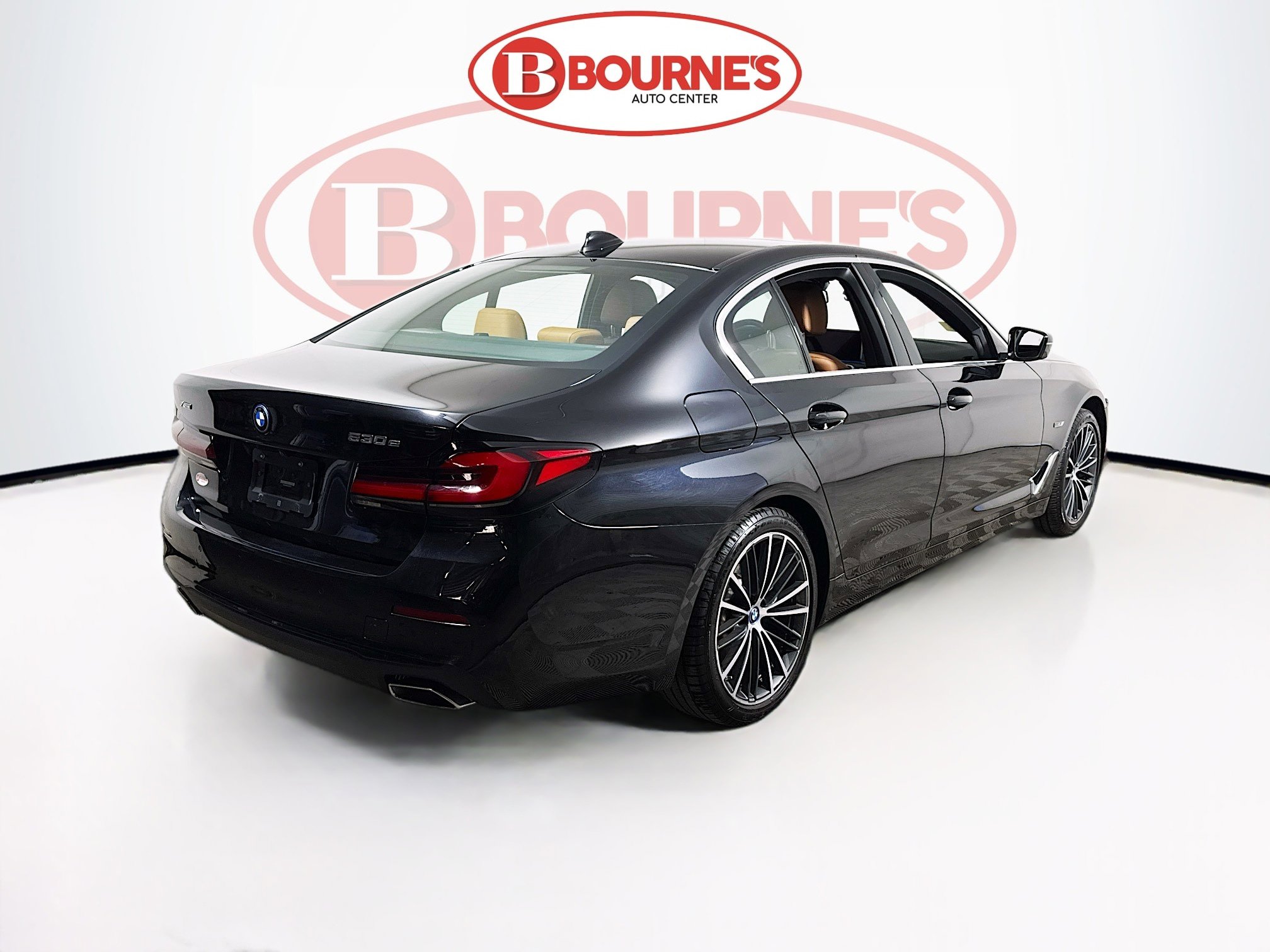 Used 2023 BMW 530e xDrive w/ Premium Package image 12