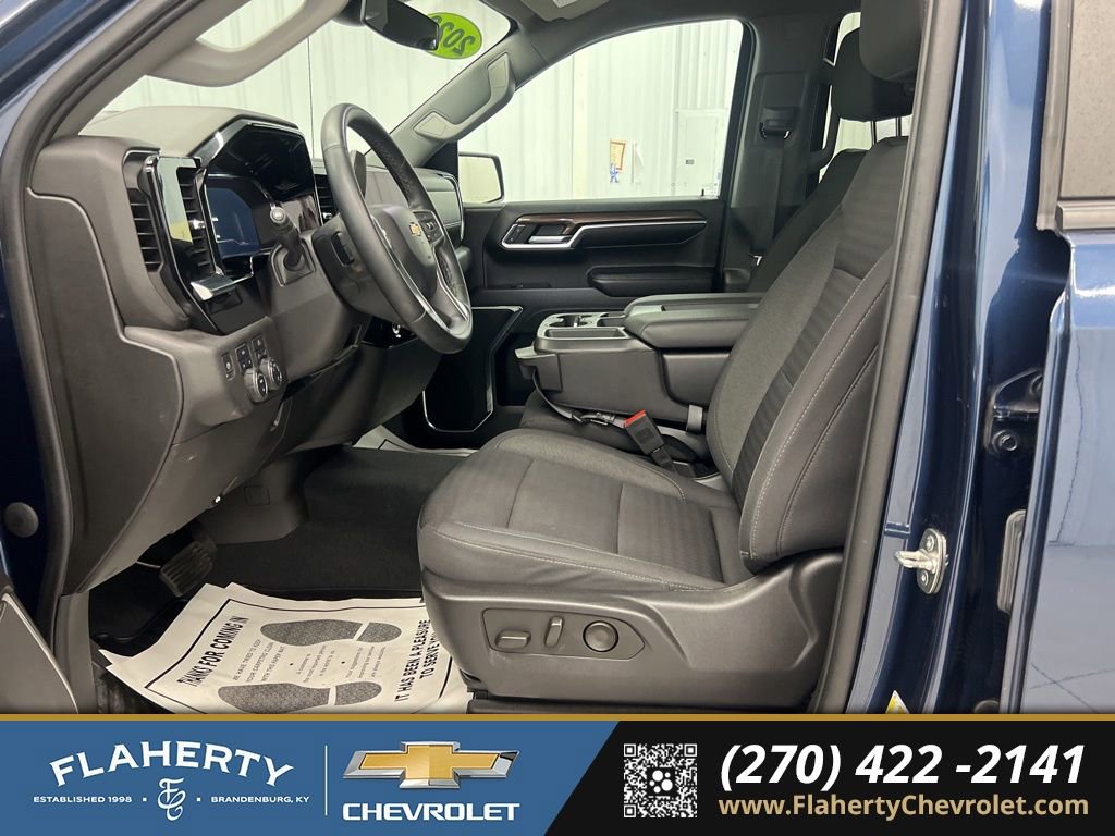 Used 2023 Chevrolet Silverado 1500 LT AWD/4WD image 9