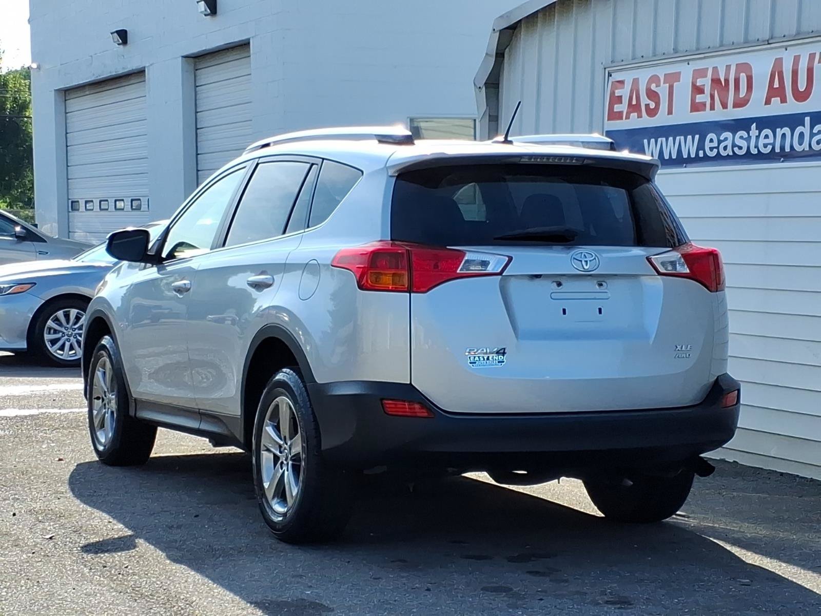 Used 2015 Toyota RAV4 XLE AWD/4WD image 3