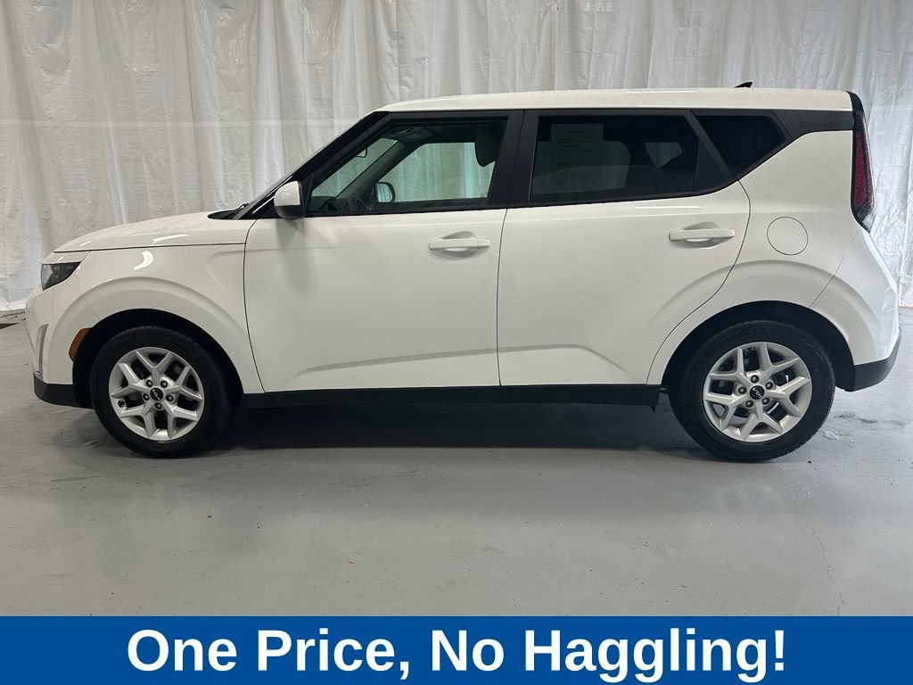 Used 2023 Kia Soul LX w/ LX Technology Package FWD image 4