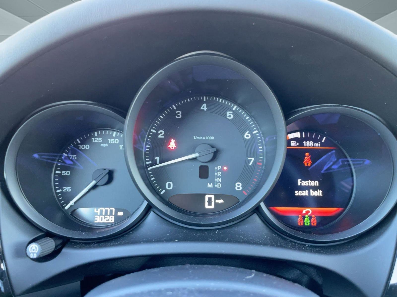 Used 2025 Porsche Macan image 19