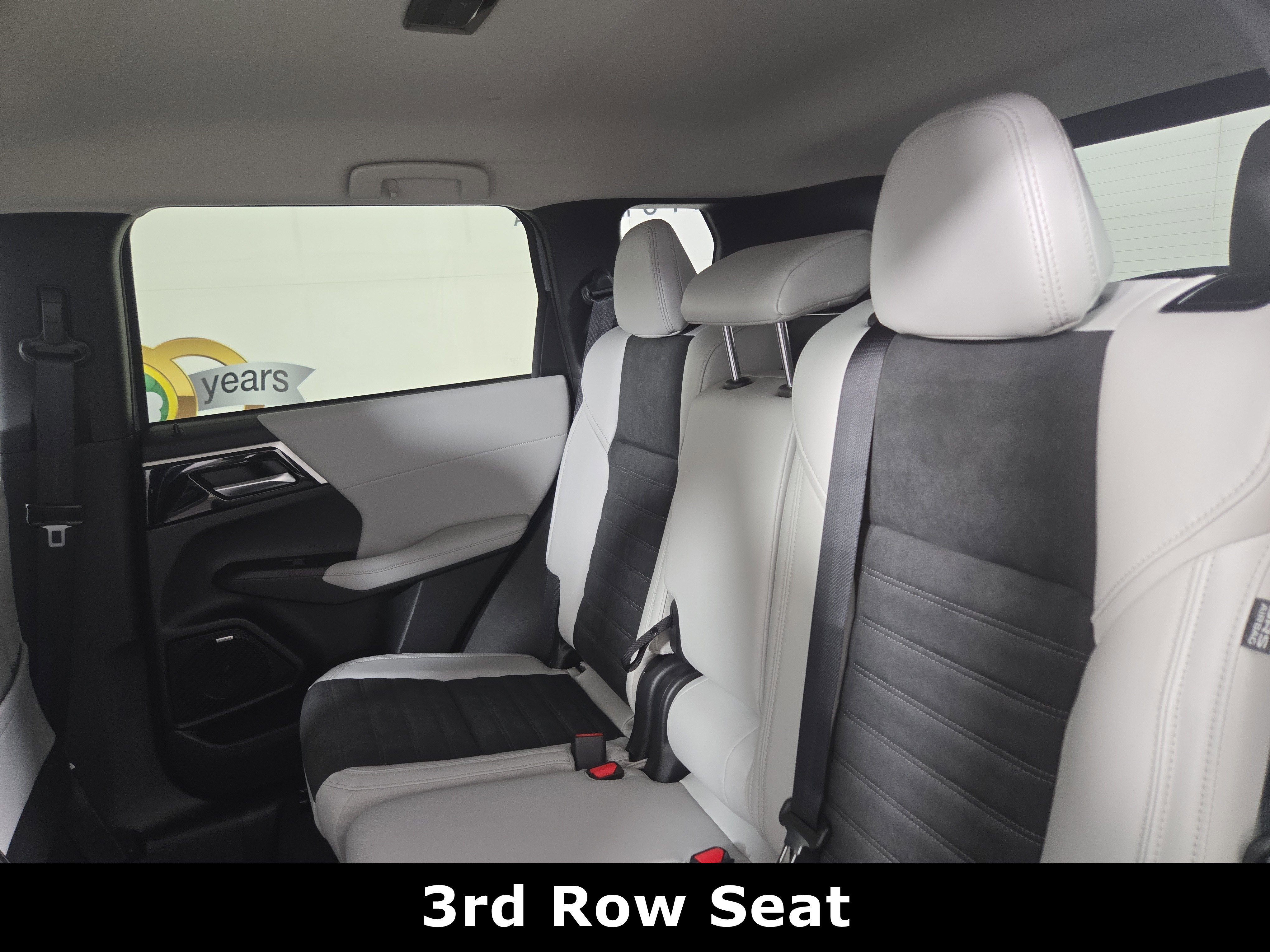 New 2025 Mitsubishi Outlander SE image 11