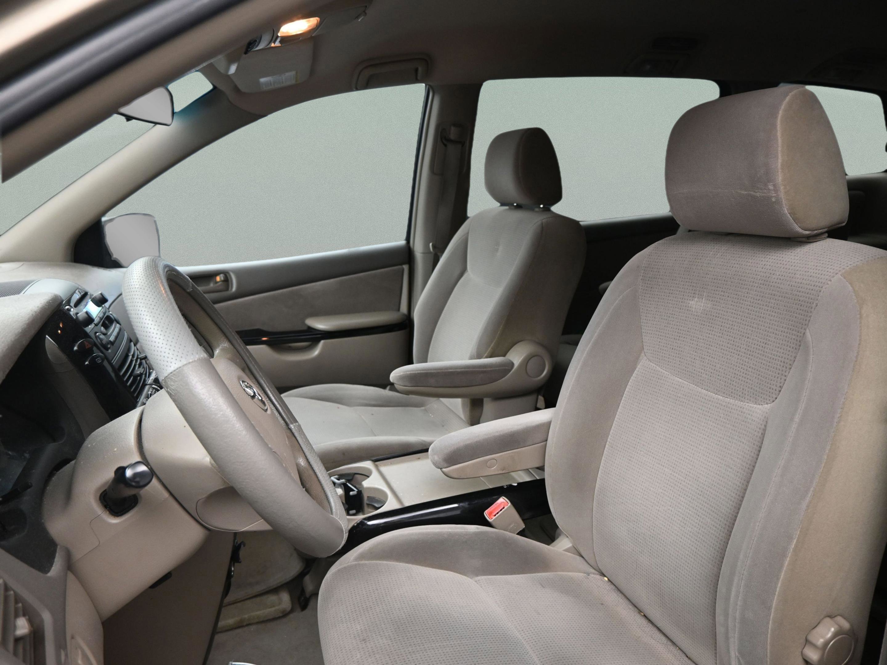 Used 2004 Toyota Sienna CE image 30