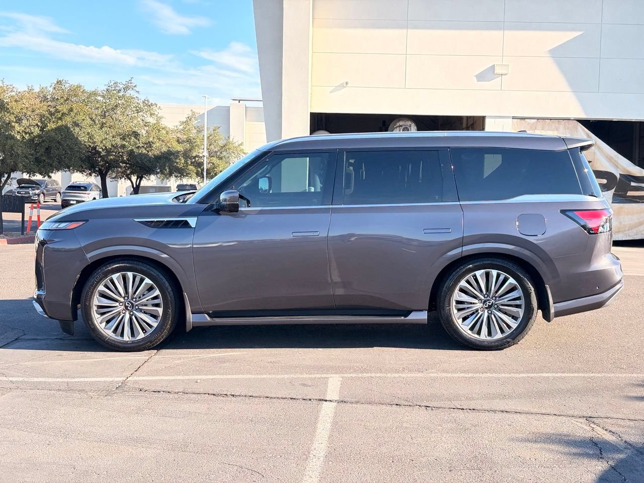 Certified 2026 INFINITI QX80 Luxe w/ Cargo Package AWD/4WD image 3