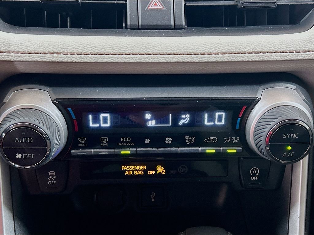 Used 2020 Toyota RAV4 XLE w/ Convenience Package FWD image 13