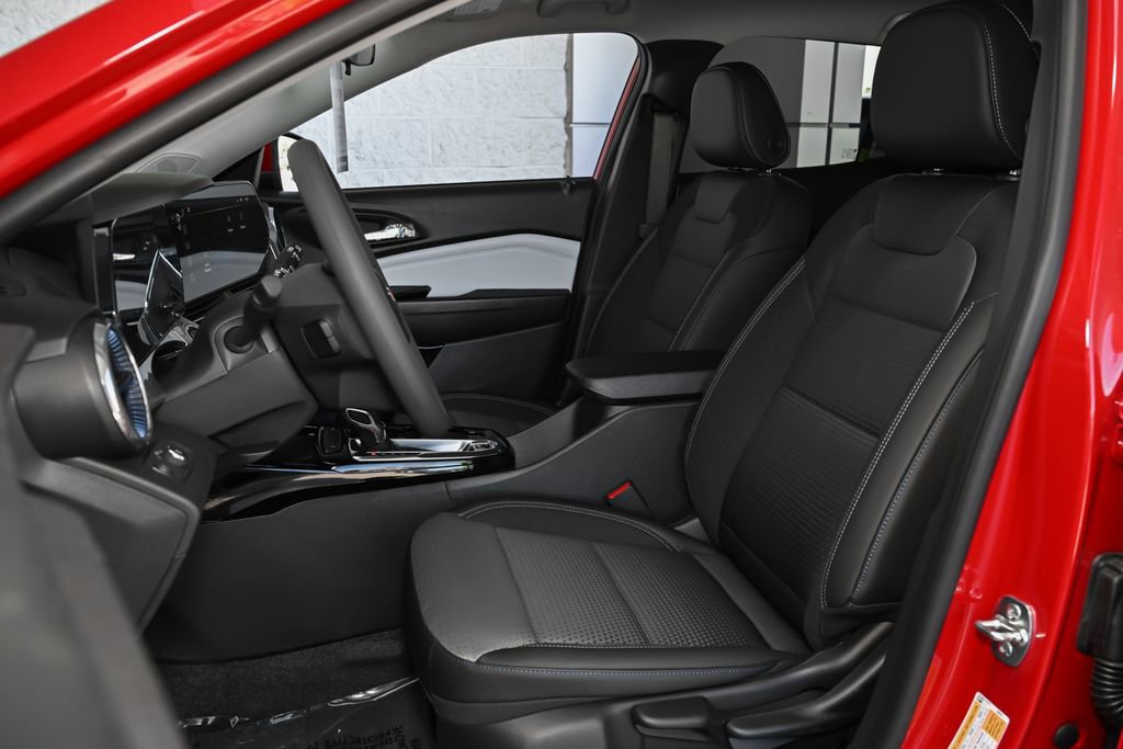 New 2026 Chevrolet Trax LT w/ LPO, Blackout Package FWD image 15