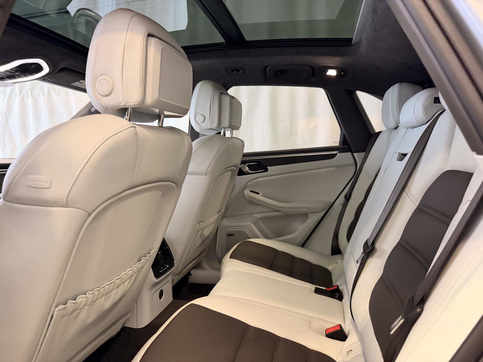 Certified 2020 Porsche Macan Turbo image 24