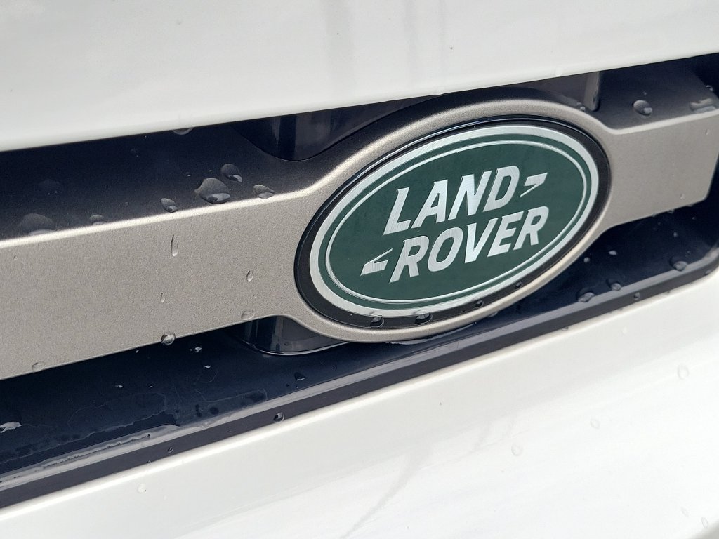 Certified 2024 Land Rover Defender 110 X-Dynamic SE AWD/4WD image 10