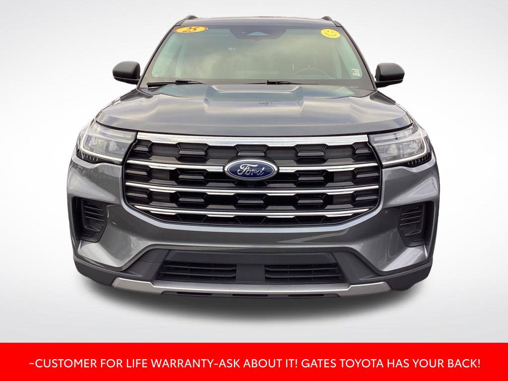 Used 2025 Ford Explorer Active RWD image 2
