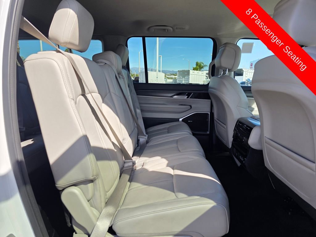 Certified 2024 Jeep Wagoneer L Series III w/ Flexible Seating Group image 17