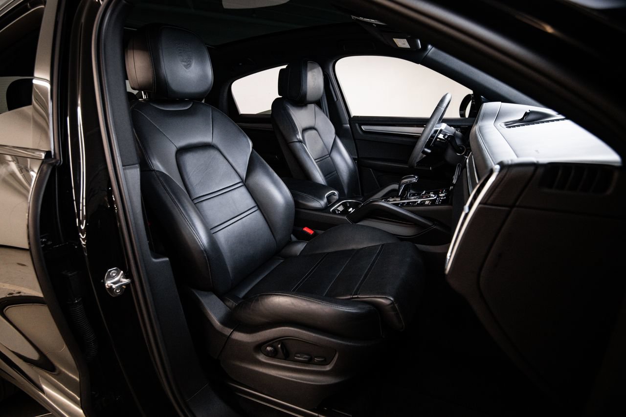 Certified 2023 Porsche Cayenne Platinum Edition AWD/4WD image 29
