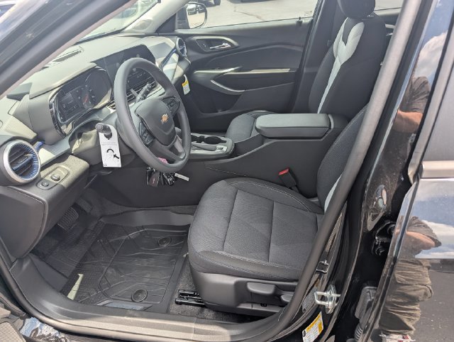 New 2026 Chevrolet Trax LS w/ LS Convenience Package FWD image 12