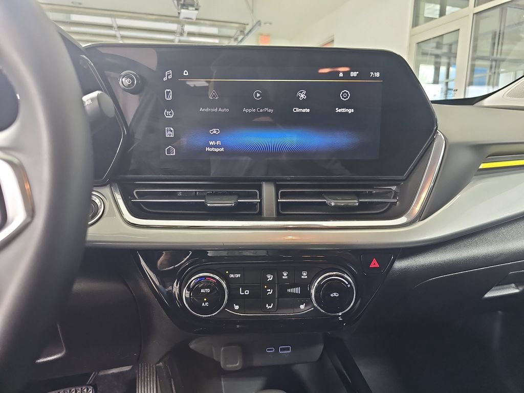 Certified 2025 Chevrolet Trax LT w/ Driver Confidence Package FWD image 25